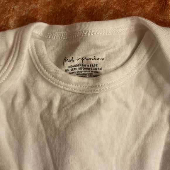 ⚫️ First Impressions | Bundle of 4 *Super Soft* Onesies Newborn - Picture 3 of 6